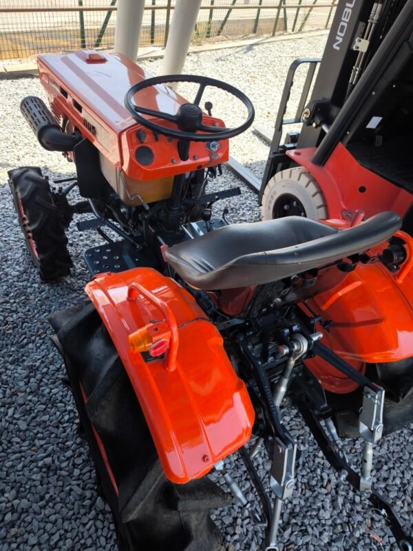 TRATOR KUBOTA B7001 - Image 4