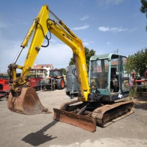 ESCAVADORA YANMAR B50 USADA
